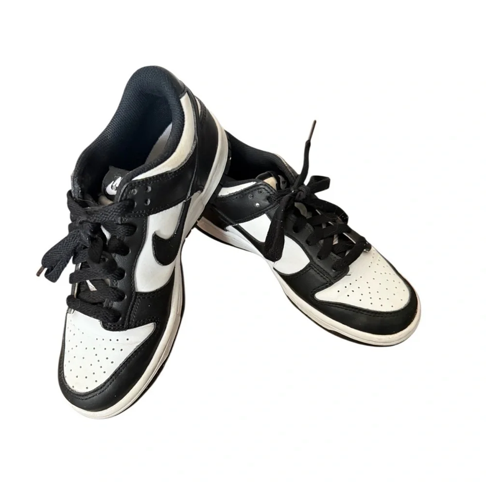 Nike Youth Panda Dunks Classic Black and White SneakersSize 4.5